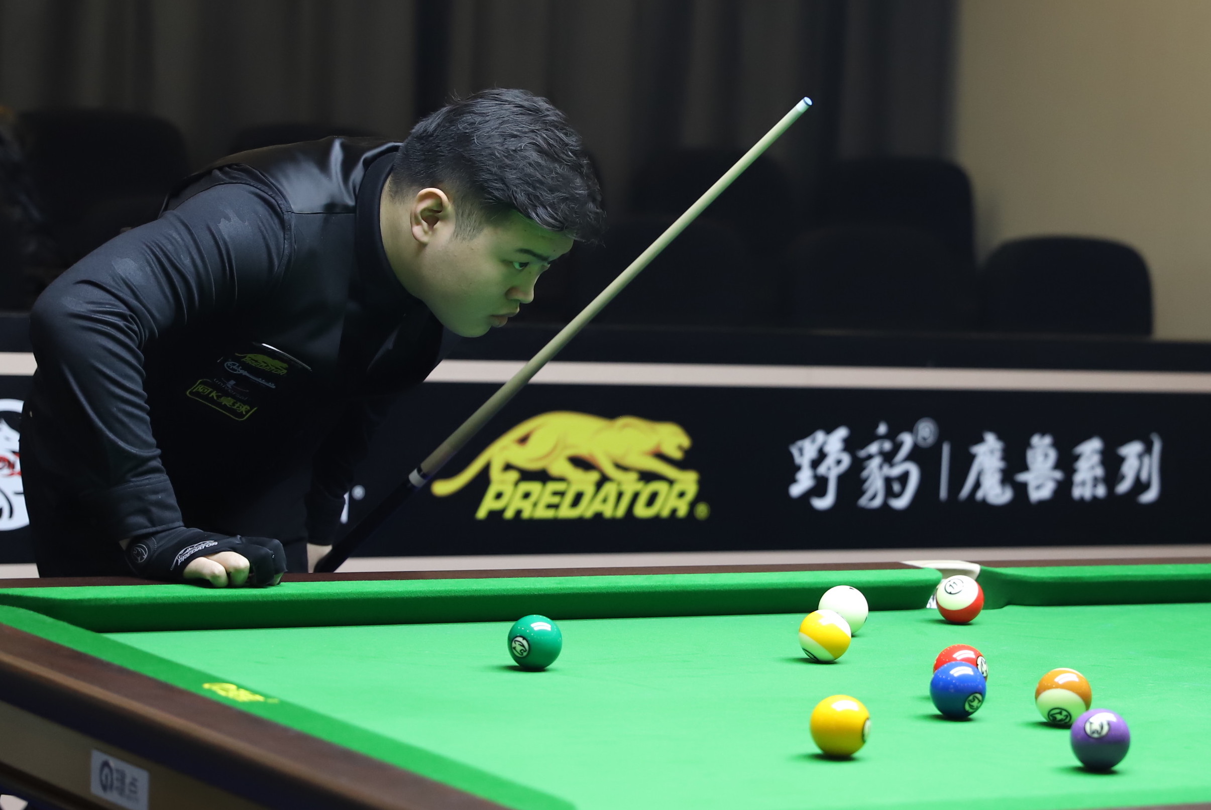 在篮板争夺 在篮板争夺