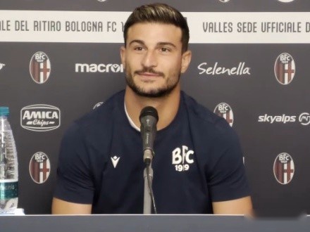 青島男籃依 青島男籃依